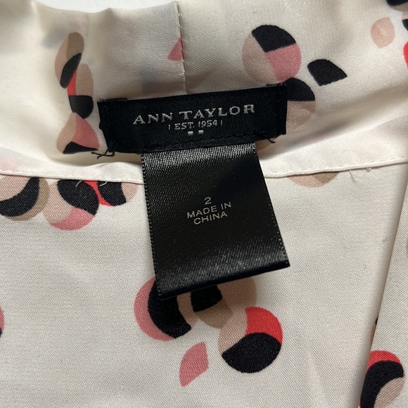 Ann Taylor Sleeveless Blouse - Picture 2 of 4
